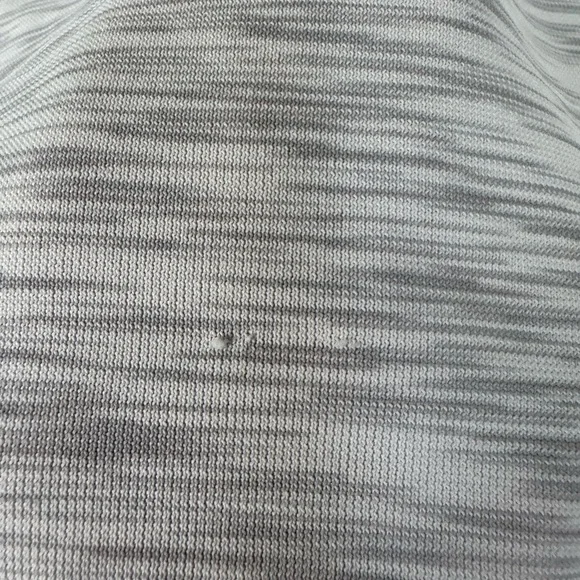 Under Armour Gray Sweatshirt Lightweight Athletic Hoodie. - Picture 4 of 4